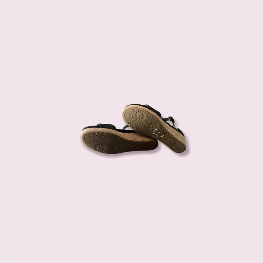 Black Zoe Il Ankle Strap
Sandals